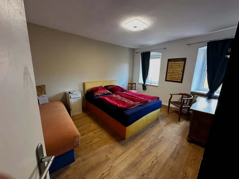 Himmelsscheibe zweites Schlafzimmer mit Doppel- und Einzelbett