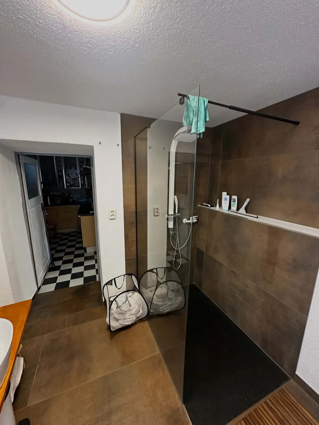 Himmelsscheibe Duschbereich mit Glastrennwand